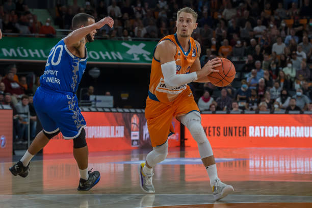 防守表现亮 防守表现亮