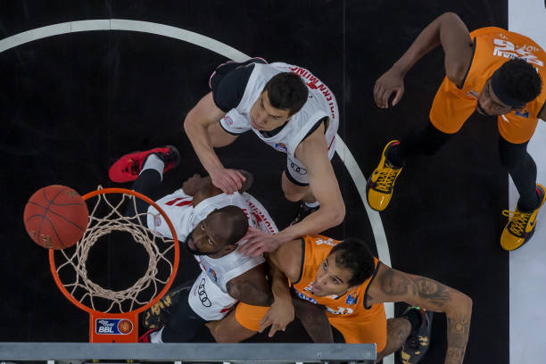 在防守端消 在防守端消